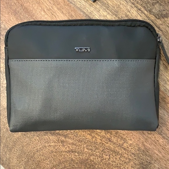 tumi mens toiletry bag